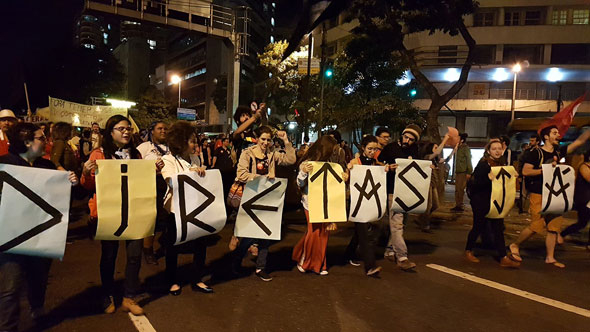 Participantes de ato em Belo Horizonte pediram "diretas já" / Foto: Humberto Trajano/G1