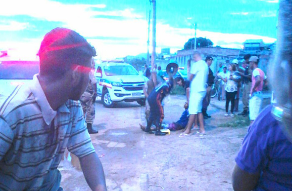 O jovem foi socorrido pelo SAMU e encaminhado para o Hospital Municipal / Foto: enviada pelo Whatsapp