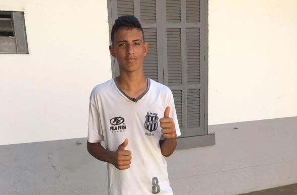 Rafael, zagueiro, 14 anos / Foto: Álvaro Vilaça