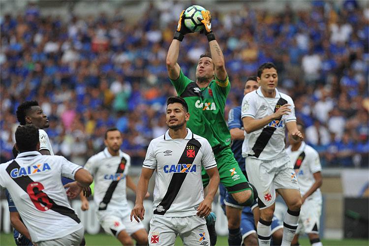 Martín Silva fez grandes defesas na partida e evitou que o Cruzeiro conseguisse ao menos um empate/Foto: Leandro Couri - EM
