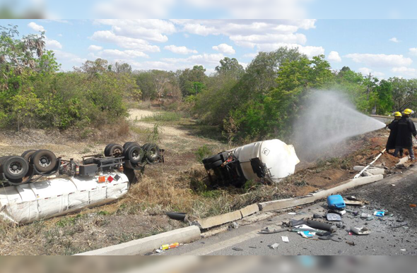 O caminhão deslocava sentido Buritizeiro a Montes Claros / Foto: CBMMG 
