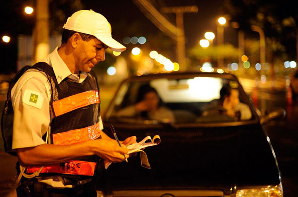 Medida visa facilitar o pagamento das multas de trânsito Foto: Daniel Teixeira / Estadão