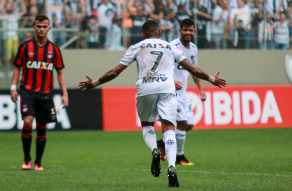 Robinho marca e garante três pontos para o Atlético Mineiro / Foto: Lance 