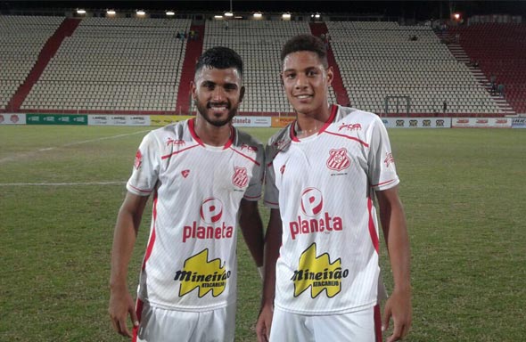 Matheus Gonzaga e Lucas Funil, cada um fez um gol no jogo contra a Ponte Nova - Foto: Federação Mineira de Futebol