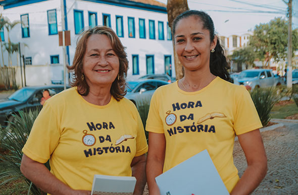 Maria Geralda e Bárbara Freitas integrantes do grupo Hora da História/ Foto: Alan Junio