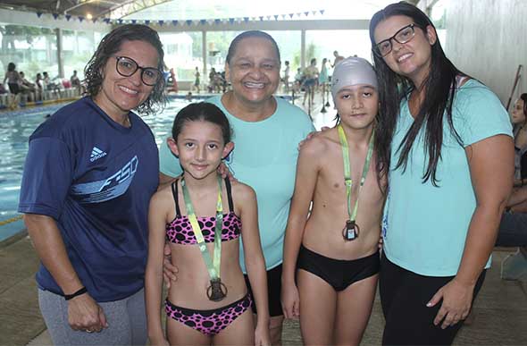 As professoras, Cláudia, Clarissa e Rosimary acompanharam os atletas/ Foto: CNSL