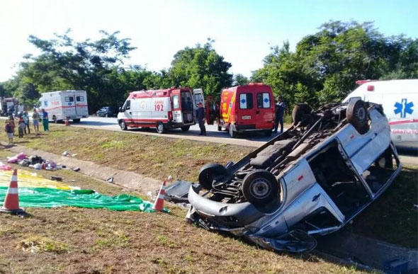 Capotagem de Van deixa dois mortos em Juatuba — Foto: Divulgação/Samu