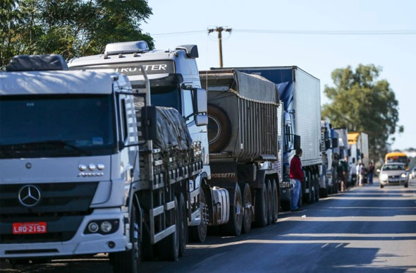 Foto: Marcelo Camargo/Agência Brasil / Em maio, a greve dos caminhoneiros travou a economia brasileira