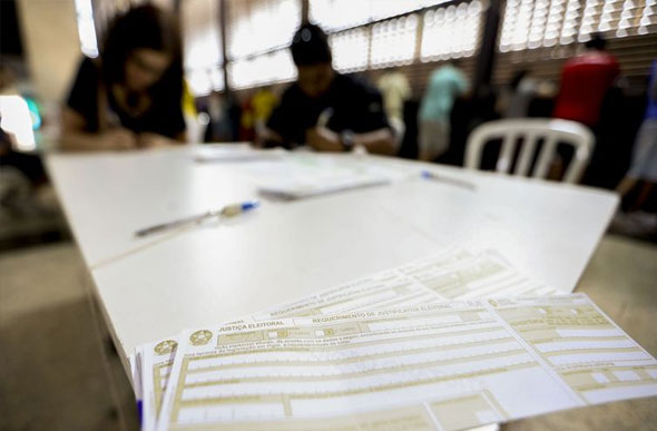 Foto: Arquivo/Agência Brasil / Justificativa pode ser feita nos cartórios eleitorais ou pela internet, no Sistema Justifica 