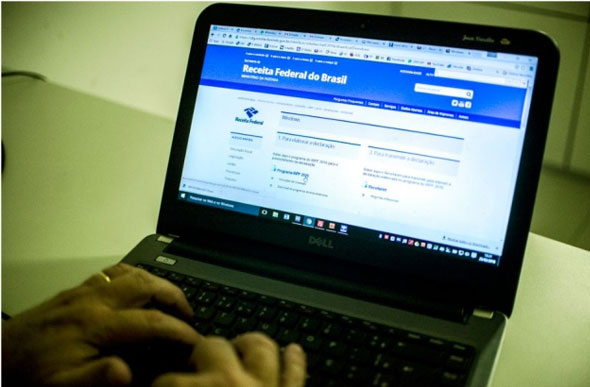 Foto: Agência Brasil /  Para saber se teve a declaração liberada, o contribuinte deverá acessar a página da Receita na internet ou ligar para o Receitafone 146