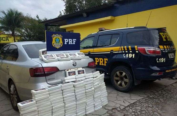 Foto: Polícia Rodoviária Federal/Divulgação/ A droga estava no fundo falso de um carro