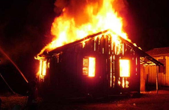 Filho ateou fogo em residência no centro de Paraopeba/ Foto Ilustrativa/ Reprodução Internet