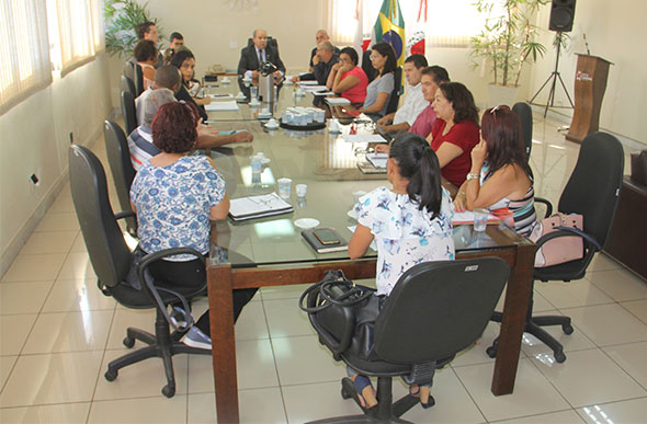 Leone Maciel recebeu membros dos sindicatos que representam o funcionalismo público municipal / Foto: Valdeci Oliveira