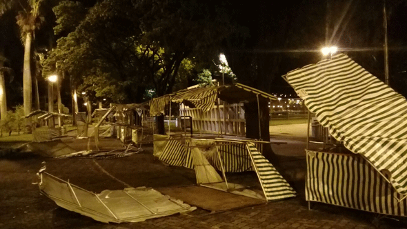 Vândalos destruíram diversas barracas da feira da Lagoa do Boa Vista/Foto: Enviada por Whatsapp