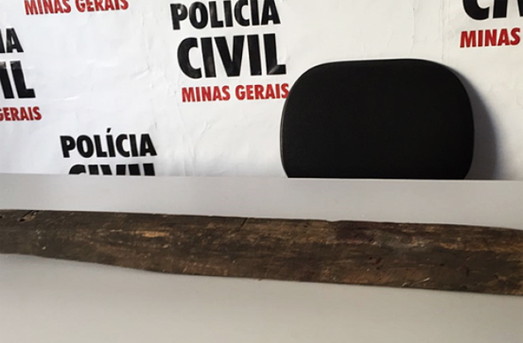 Madeira utilizada no crime / Foto: Polícia Civil 