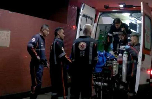 Segundo a PM, um dos adolescentes ficou machucado com o acidente e foi levado para o Hospital João XXIII (foto: Leonardo Alvarenga/Divulgação)