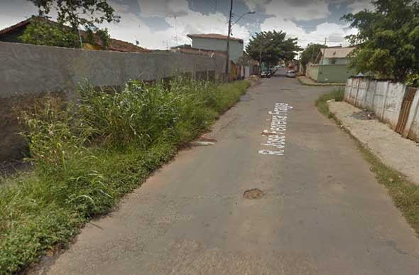O fato aconteceu na rua José Ferreira Fraga no bairro Olinto Alvim/ Foto>: Street View