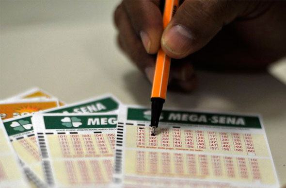 Foto: Marcello Casal Jr./Agência Brasil/ Esta semana a Mega-Sena terá sorteios hoje, quinta-feira e sábado