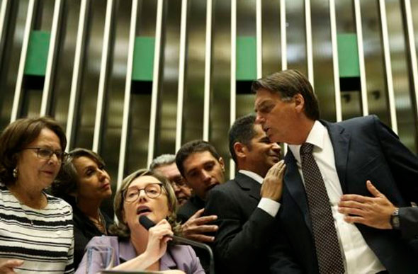 Foto: Agência Brasil/ Jair Bolsonaro já deu declarações agressivas sobre mulheres. O deputado foi condenado a pagar R$ 10 mil a Maria do Rosário por dizer que ela não merecia ser estuprada por ser 'muito feia'