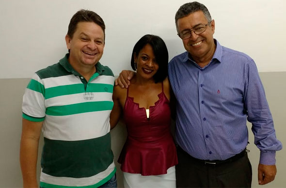 Candidata entrevistada nesta sexta entre os apresentadores do Programa / Foto: SeteLagoas.com.br