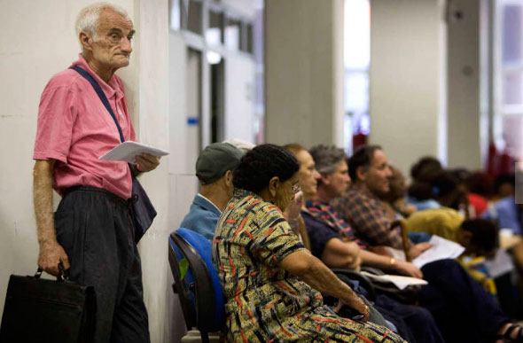 Foto: Lalo de Almeida - 27.jan.2009/Folhapress/ O INSS vai deixar de agendar atendimento presencial nas agências para quem pedir a aposentadoria por idade