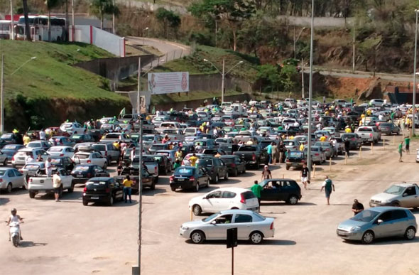 Concentração no estacionamento da Arena do Jacaré / Foto: Via WhatsApp