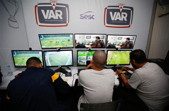 O sistema foi utilizado pela primeira vez no Campeonato Mineiro durante o último fim de semana e causou muita discussão. - Foto: Cristiane Mattos/O Tempo