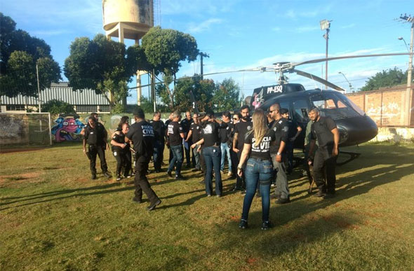 Agentes se concentraram em um campo de futebol no Padre Eustáquio. - Foto: Polícia Civil/Divulgação