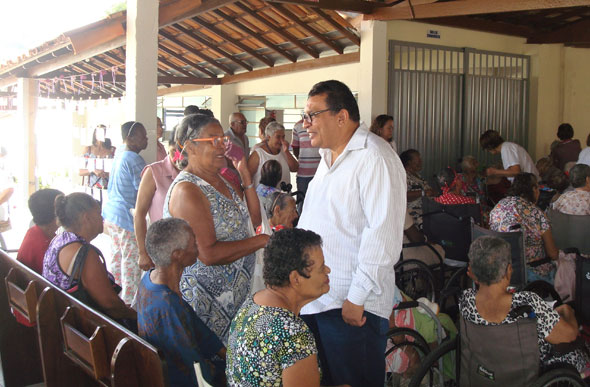 Hoje a Vila Vicentina completou 66 anos e o prefeito Cláudio Caramelo participou das comemorações./ Foto: Ascom PMSL