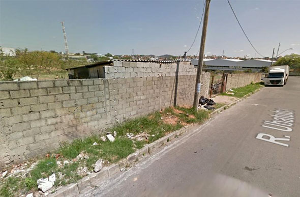 Crime aconteceu dentro da casa da vítima, no bairro São Mateus, em Contagem — Foto: Reprodução/Google Street View