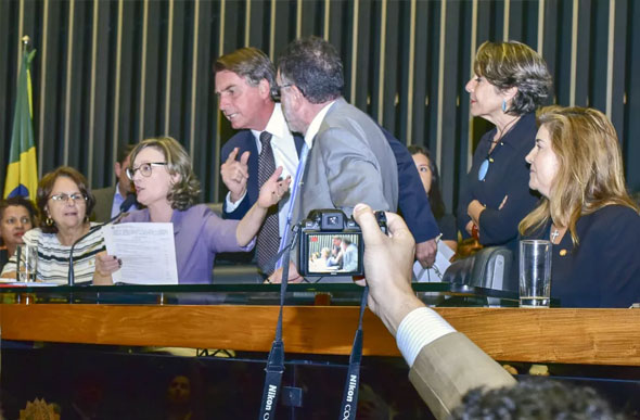 Foto: Fernando Chaves/PSC Nacional/ Quando ainda era deputado, Jair Bolsonaro discutiu no plenário da Câmara com a deputada Maria do Rosário