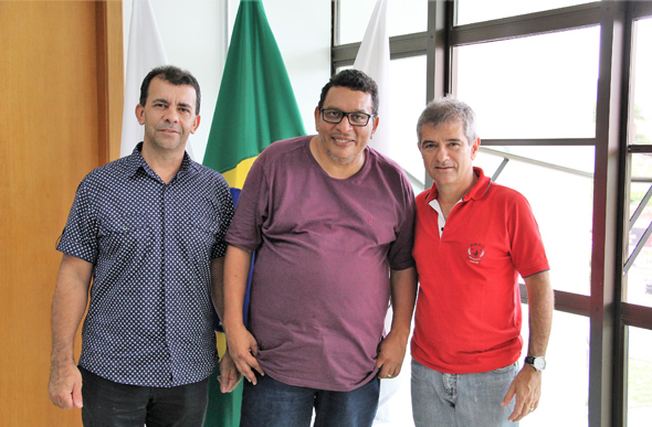 O presidente Cláudio Caramelo recebeu os parlamentares de Nova Lima/; Foto: Ascom CMSL