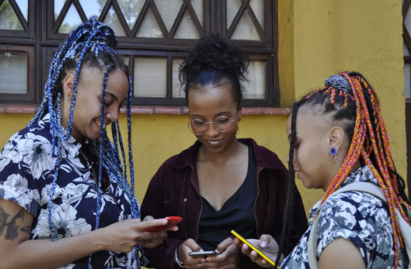 Foto: Camilla Resende/G1/ Adolescentes de Poços de Caldas lançam aplicativo de combate à violência