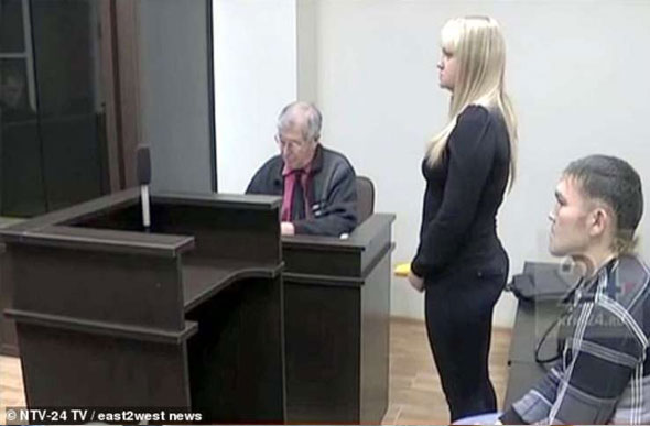 Foto: NTR-24 TV/Divulgação/ Rapaz implorou ao juiz que não condenasse a moça; caso ocorreu na Rússia