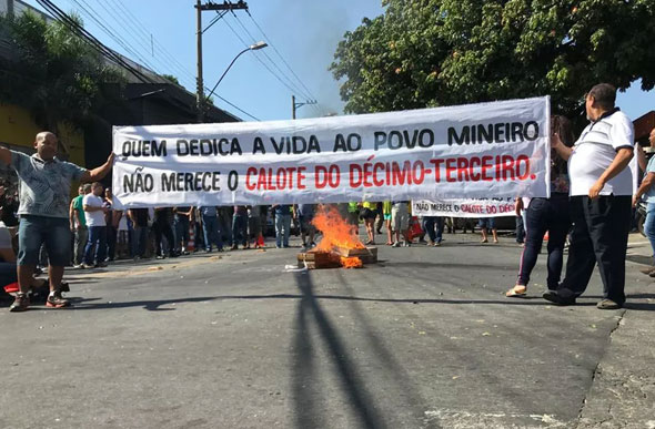  Foto: Odilon Amaral/TV Globo/ Políciais militares protestam contra falta de pagamento do décimo terceiro de 2018