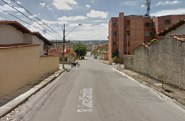 O suspeito foi abordado no cruzamento das ruas Cel. José Pereira Rocha e Juca Cândido/ Foto: Street View
