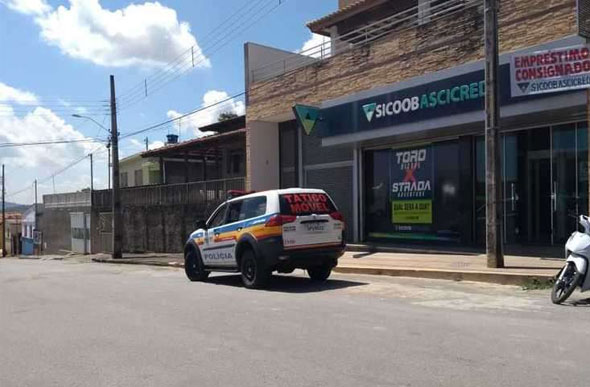 Foto: Samuel Ramos/JC Notícias/ Bandidos conseguiram levar dinheiro da agência do Sicoob Ascicred