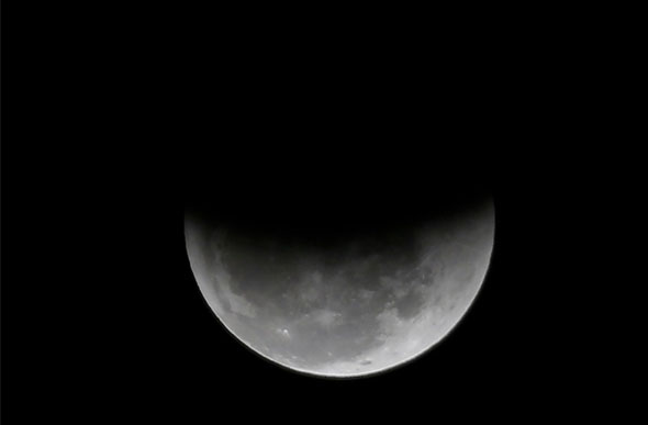 Eclipse parcial na lua em 2018, no céu do Rio de Janeiro./ Foto: Marcos Serra Lima/G1