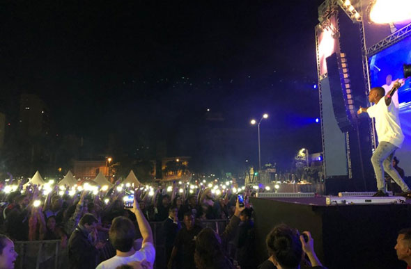 Uma das atrações mais esperadas da Virada, o show do rapper Djonga reuniu cerca de 40 mil pessoas na Praça da Estação, segundo a PM