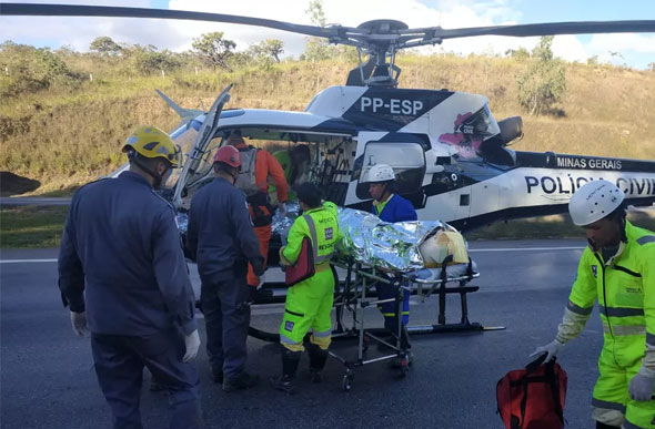 Vítima foi socorrida pelo helicóptero da Polícia Civil - Foto: Corpo de Bombeiros