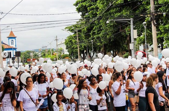 Centenas de pessoas participaram da passeata./ Foto: Reprodução Instagram Projeto Marinas