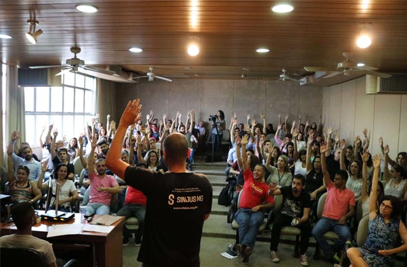 Em assembleia, servidores do TJMG decidem entrar em greve na próxima semana. - Foto: Bruno Carvalho/Sinjus-MG