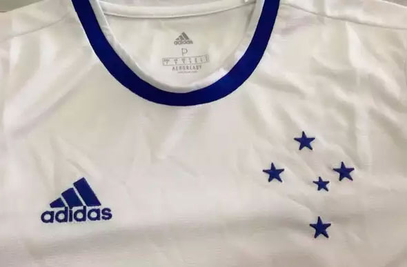 Camisa branca do Cruzeiro fabricada pela Adidas (Foto: Reprodução)