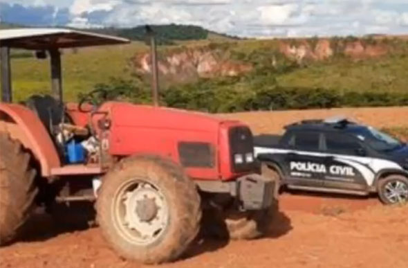 Operação Rainha da Lavoura recuperou dois tratores roubados no interior de Minas nesse domingo (24) — Foto: PCMG/Divulgação