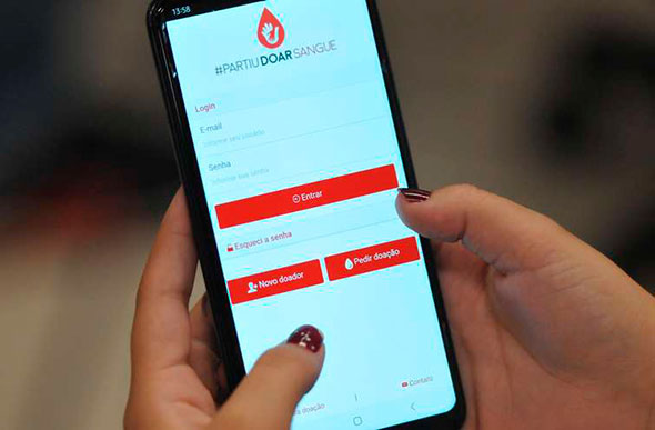 Aplicativo que incentiva doação de sangue tem mais de 10 mil downloads (foto: Alexandre Guzanshe/EM/D.A. Press)