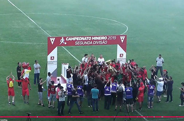 O Pouso Alegre derrotou o Betim e conquistou o título do Campeonato Mineiro da Segunda Divisão — Foto: Reprodução