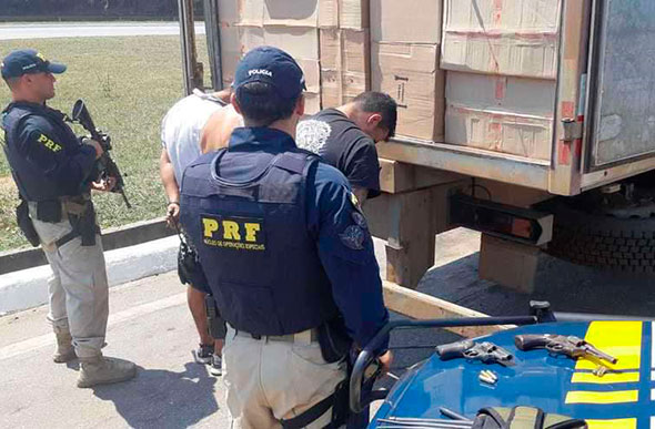 Três suspeitos foram presos (foto: PRF/Divulgação)