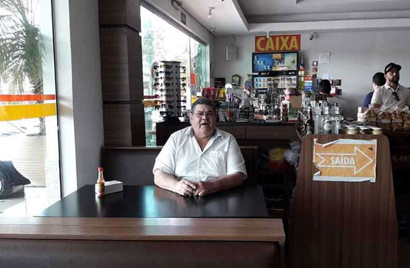 O comerciante Geraldo da Costa, de 69 anos, devolveu a carteira de Maria Mazzarela Zaidan, de 67, após procurá-la por mais de um ano (foto: Acervo pessoal)