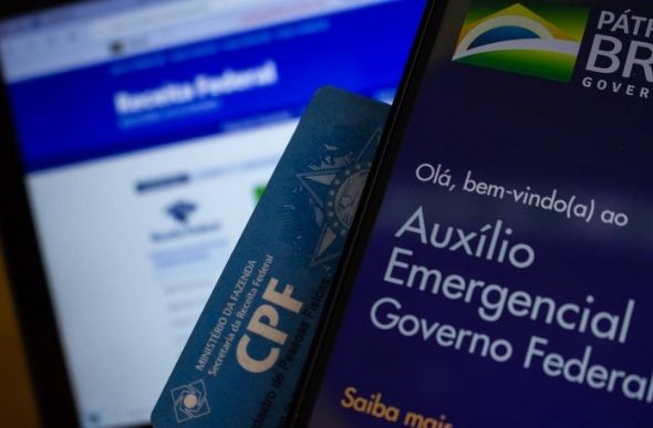 Para receber o auxílio emergencial de R$ 600, beneficiários precisam ter o CPF regularizado - Foto: A7 Press / Agência O Globo