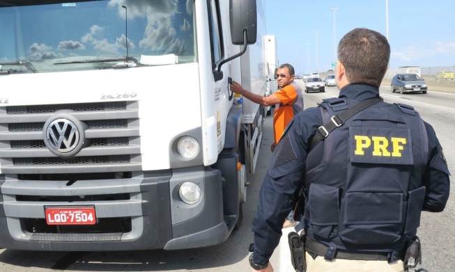 PRF iniciou campanha de coleta de alimentos e itens de higiene para distribuição aos caminhoneiros./ Vladimir Platonow/Agência Brasil